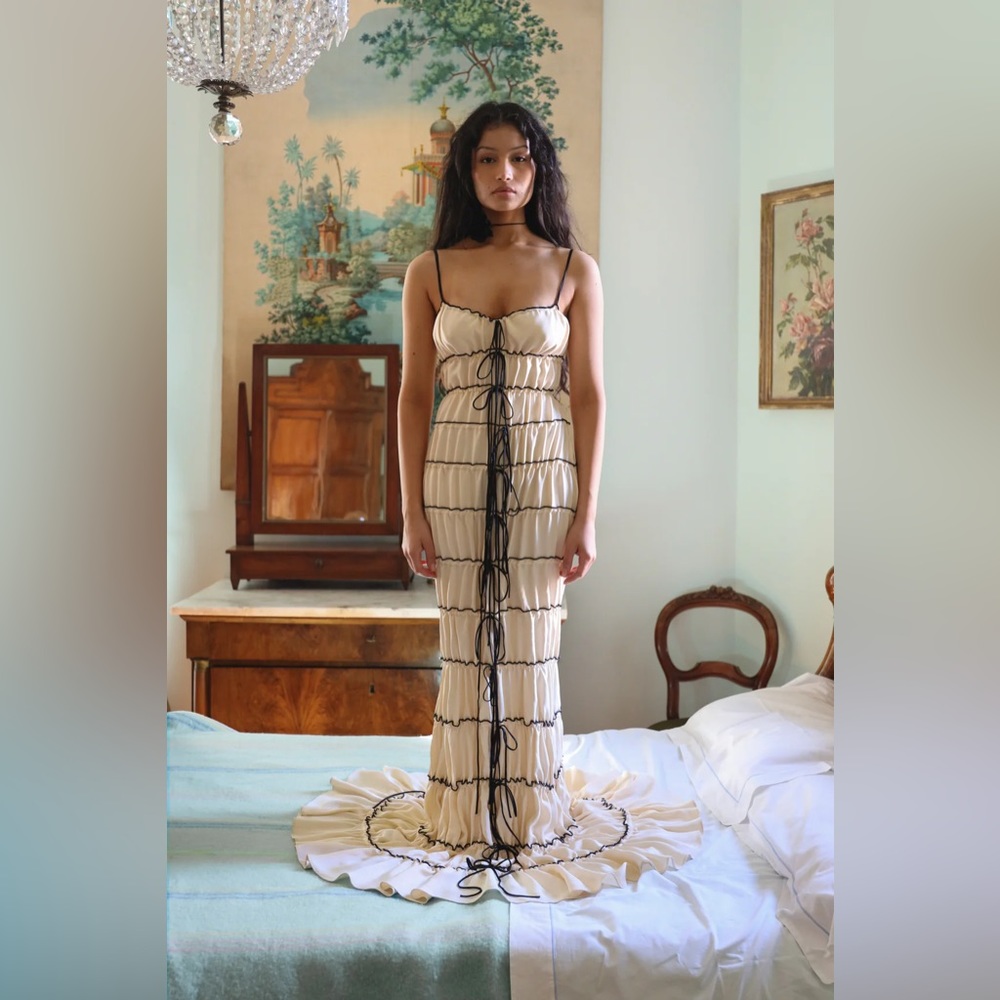 Mirror Palais Ruffle Tunnel Gown in Shell